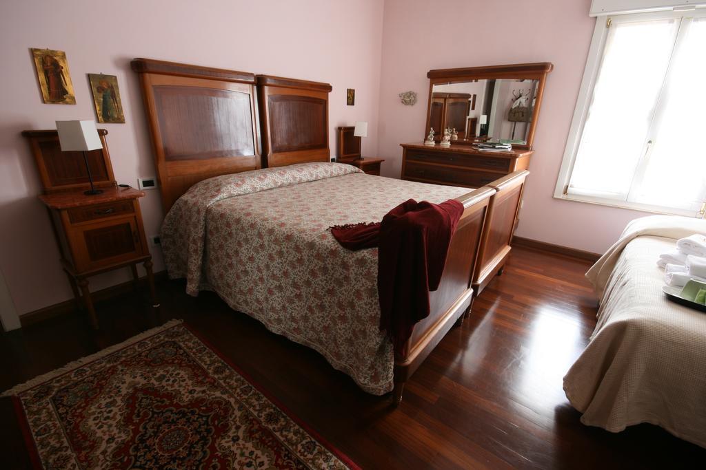 Corte Posta B&B - Parcheggio E Bagno In Camera Мантуя Номер фото