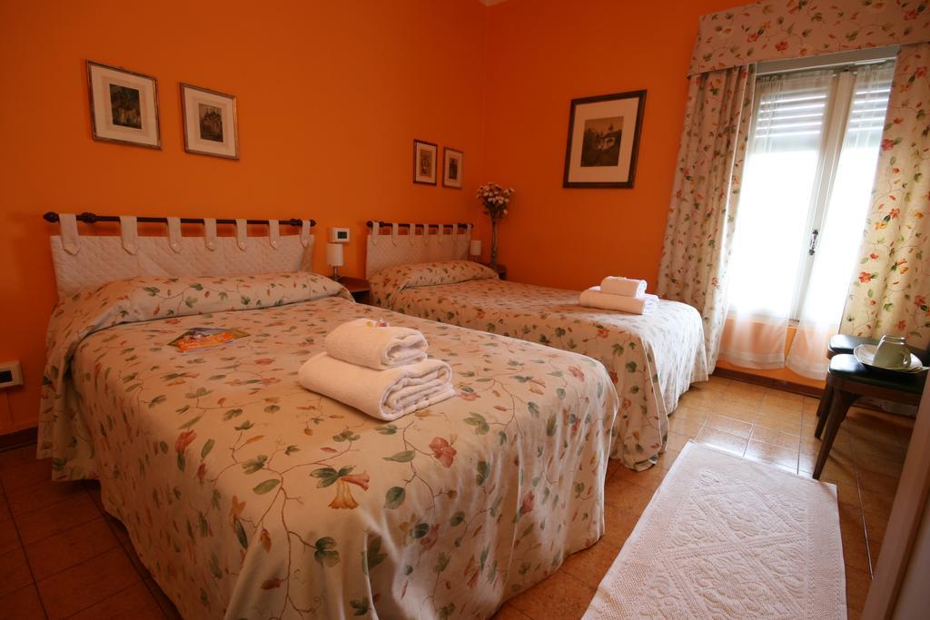 Corte Posta B&B - Parcheggio E Bagno In Camera Мантуя Номер фото