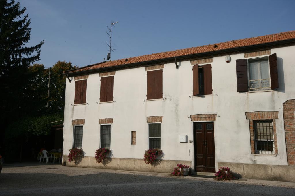 Corte Posta B&B - Parcheggio E Bagno In Camera Мантуя Экстерьер фото